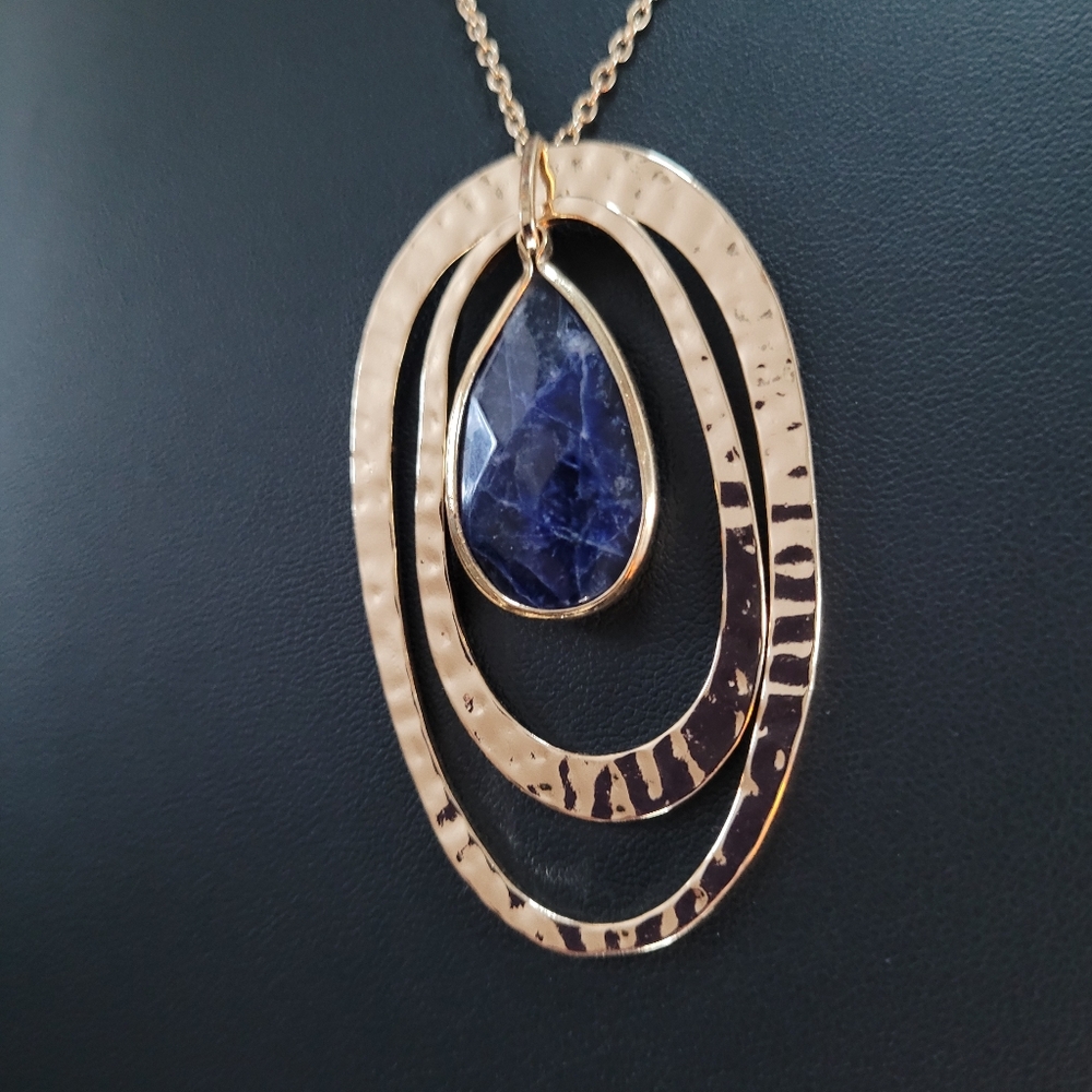 Versona Blue Marbled Teardrop Framed By Hammered Look Gold-tone Ovals Necklace - Picture 3 of 14